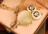Colar Coruja com Strass banhado a OURO