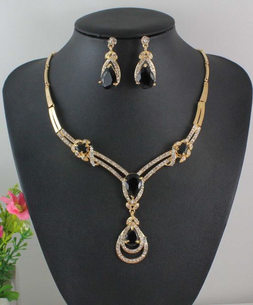 Colar e Brinco com Topázio Preta/Vermelha e banhado a Ouro